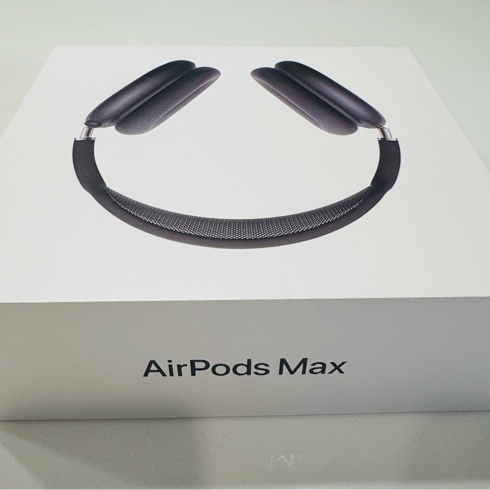 Wireless over the ear Headphones - AirPods Max Style